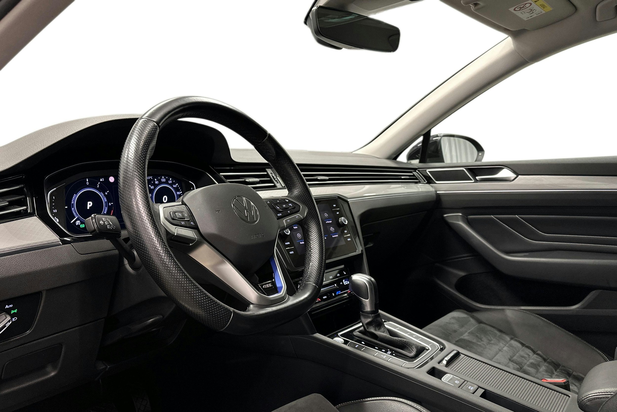 musta Volkswagen Passat 2021 kuva 7.