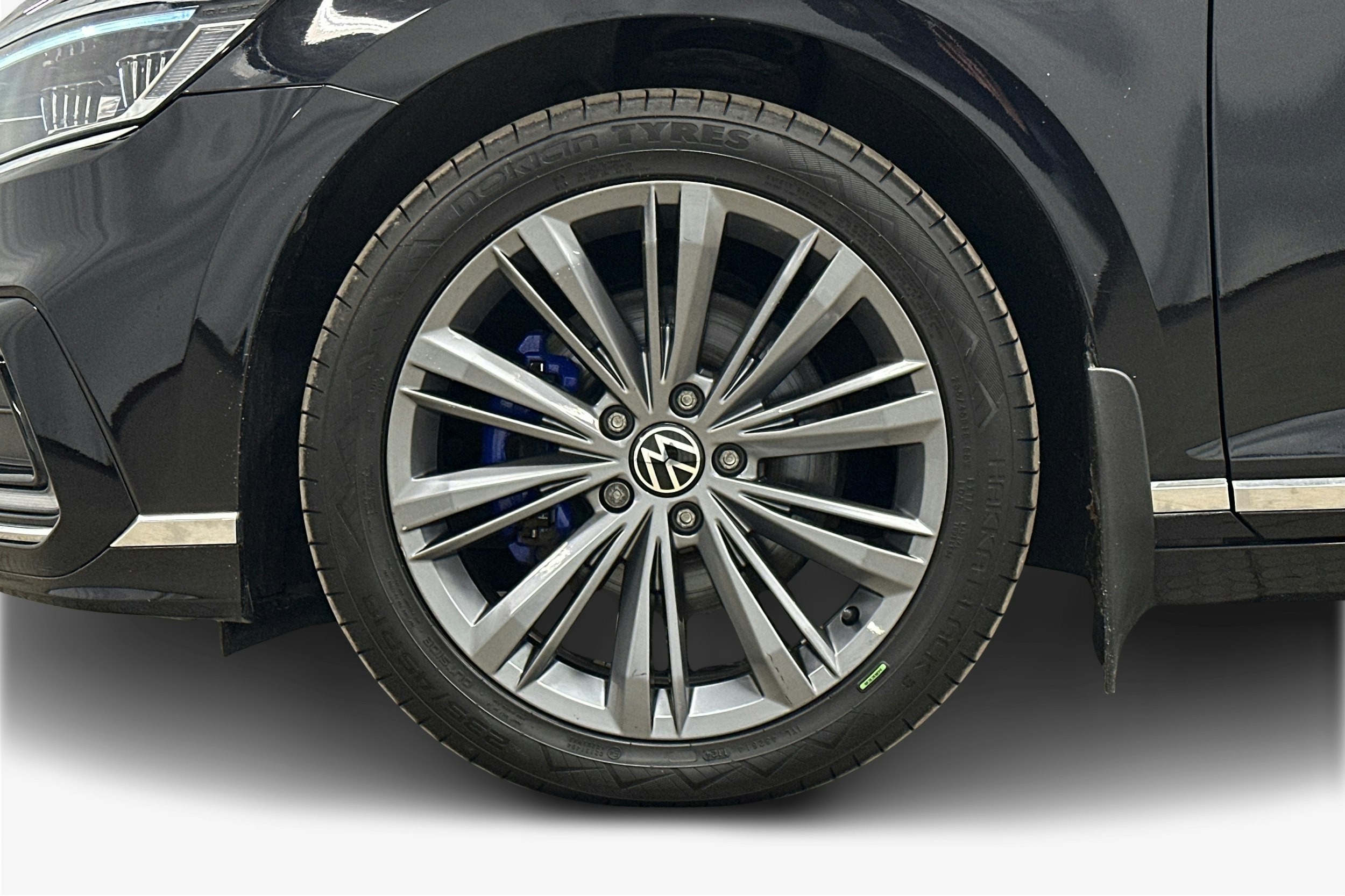 musta Volkswagen Passat 2021 kuva 11.