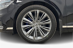 musta Volkswagen Passat 2021 kuva 11.