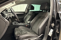 musta Volkswagen Passat 2021 kuva 17.