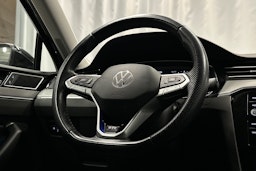 musta Volkswagen Passat 2021 kuva 18.