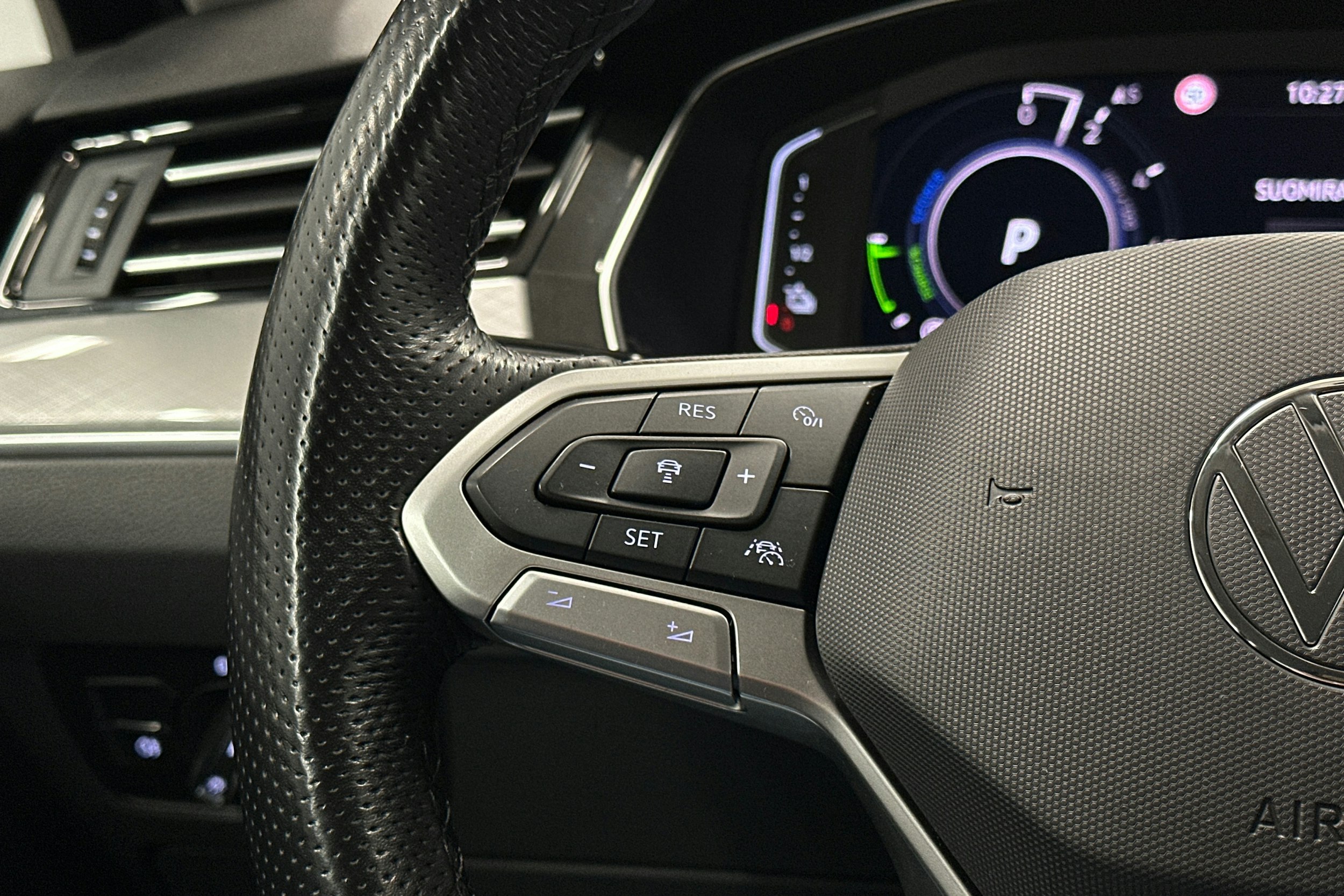 musta Volkswagen Passat 2021 kuva 19.