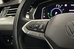 musta Volkswagen Passat 2021 kuva 19.