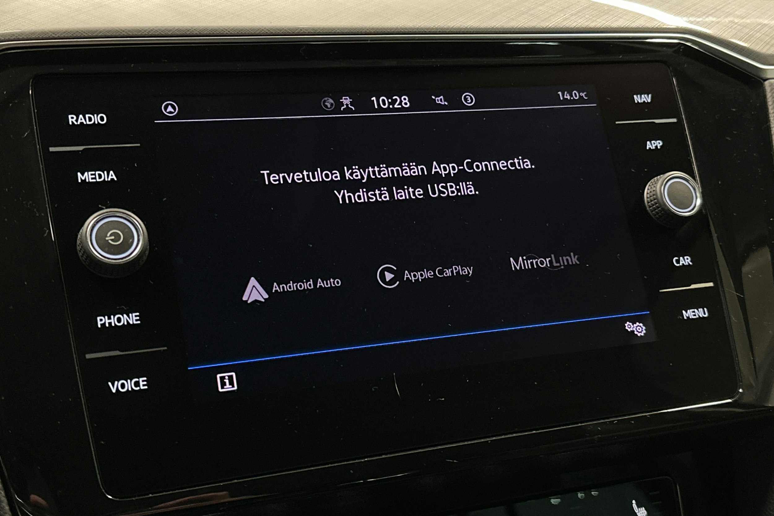 musta Volkswagen Passat 2021 kuva 23.