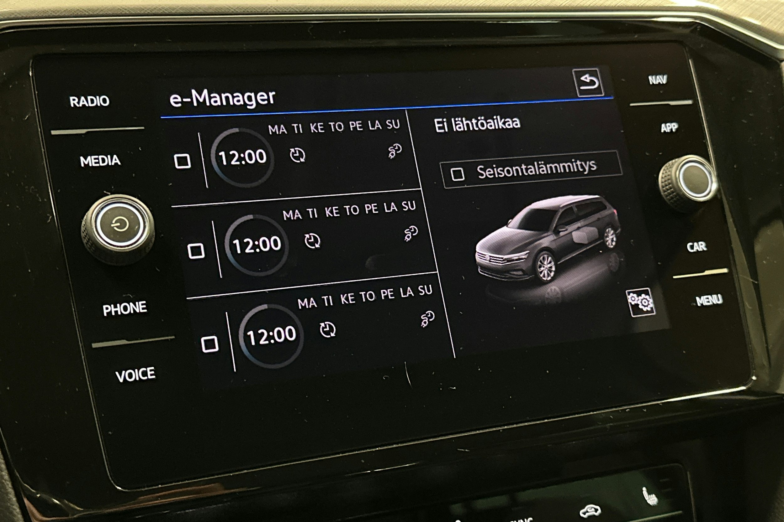 musta Volkswagen Passat 2021 kuva 25.