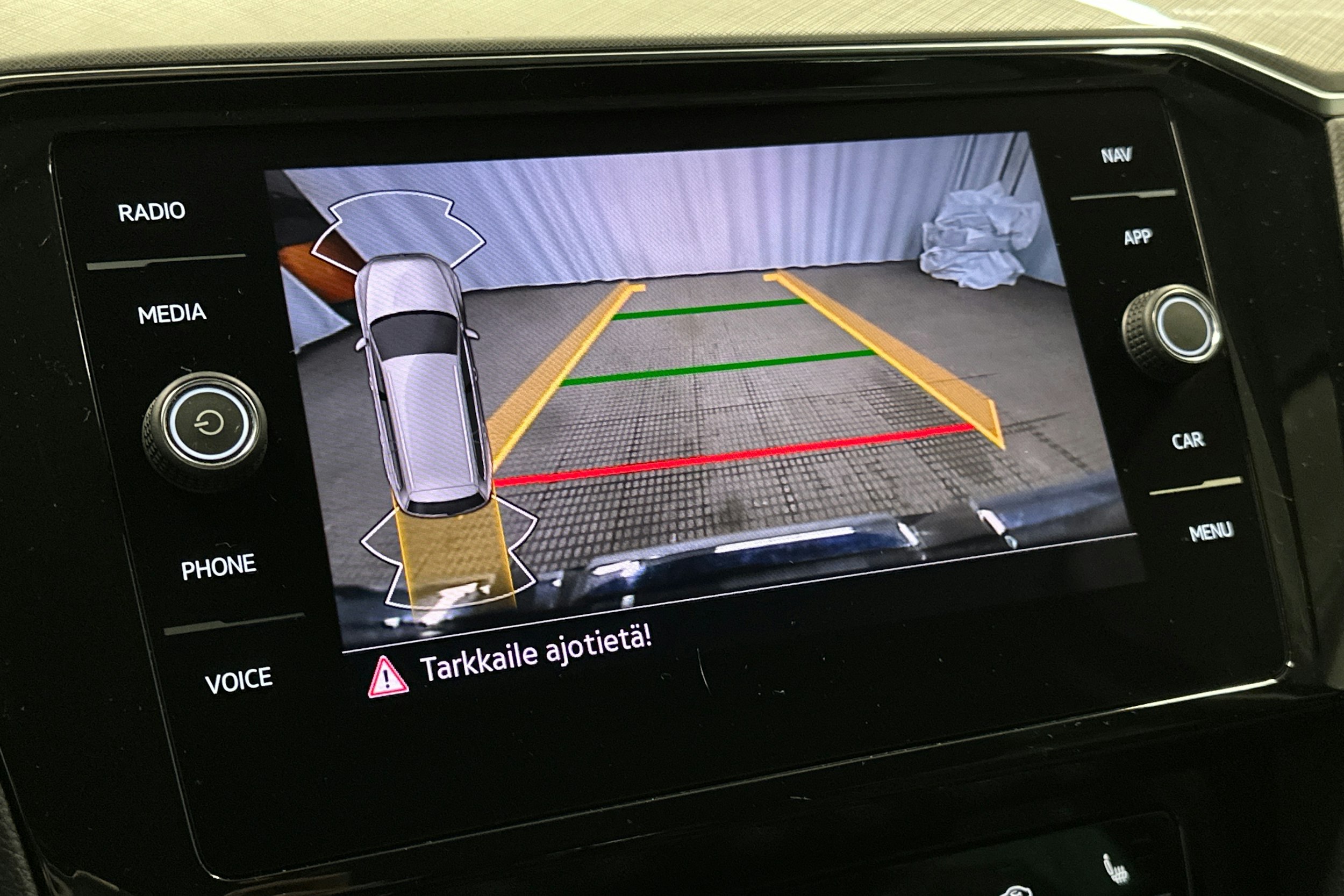 musta Volkswagen Passat 2021 kuva 26.