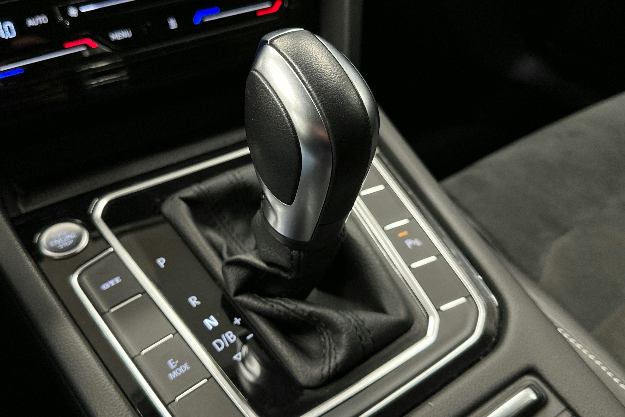 musta Volkswagen Passat 2021 kuva 28.