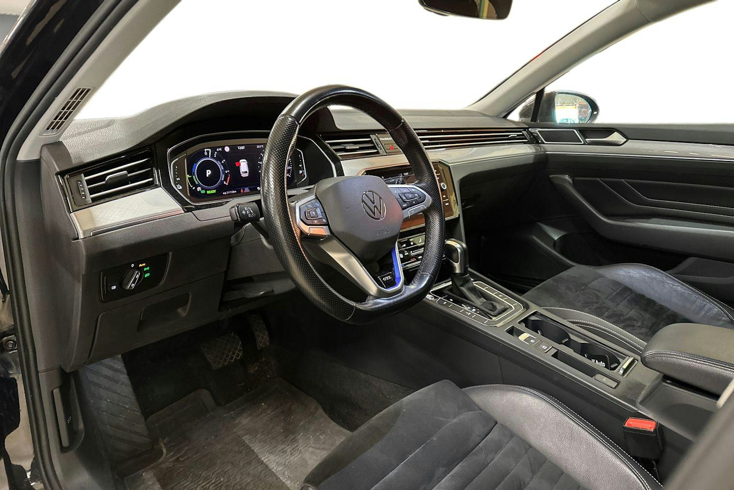 musta Volkswagen Passat 2021 kuva 3.