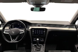 harmaa Volkswagen Passat 2021 kuva 9.