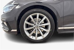 harmaa Volkswagen Passat 2021 kuva 11.