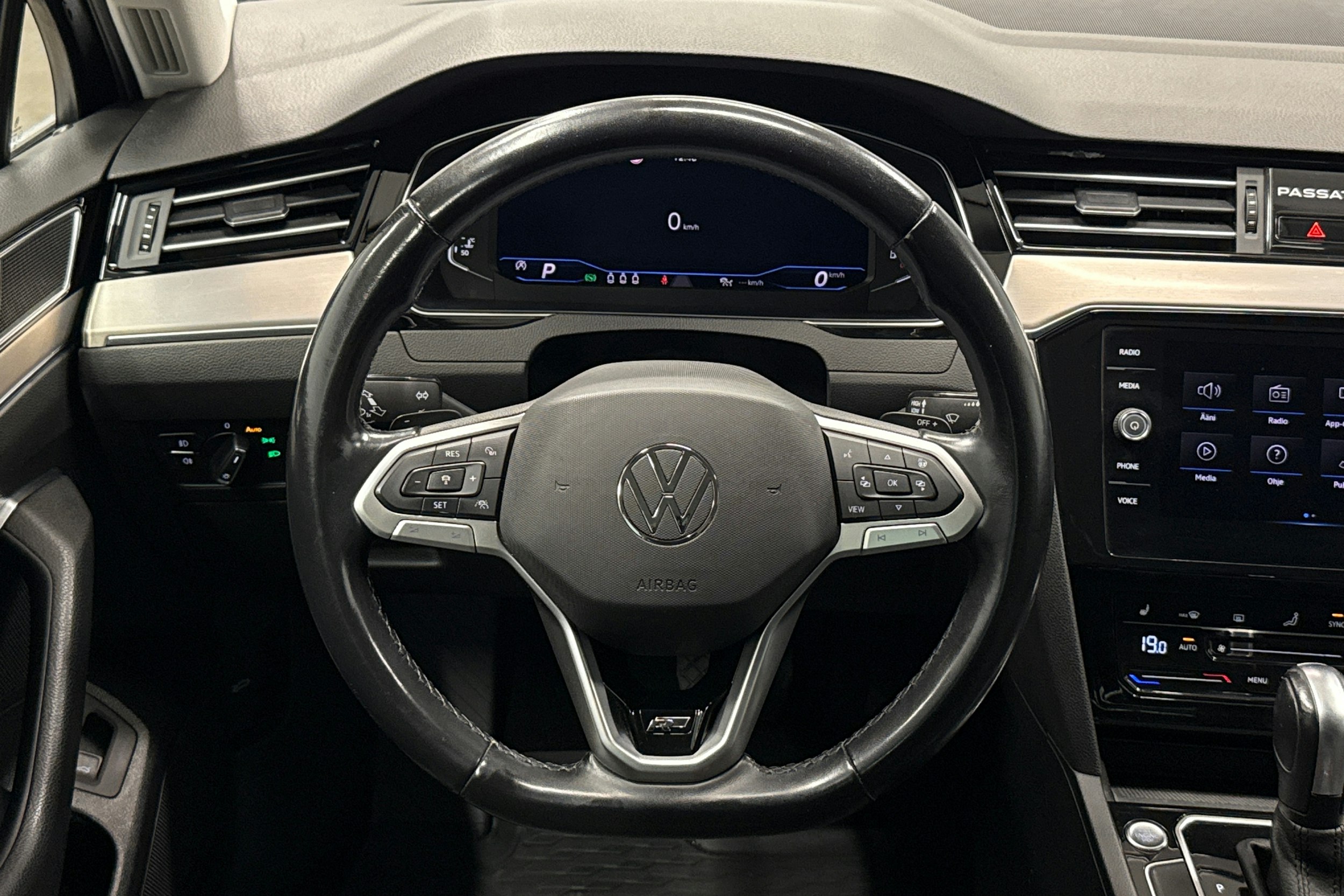 harmaa Volkswagen Passat 2021 kuva 14.