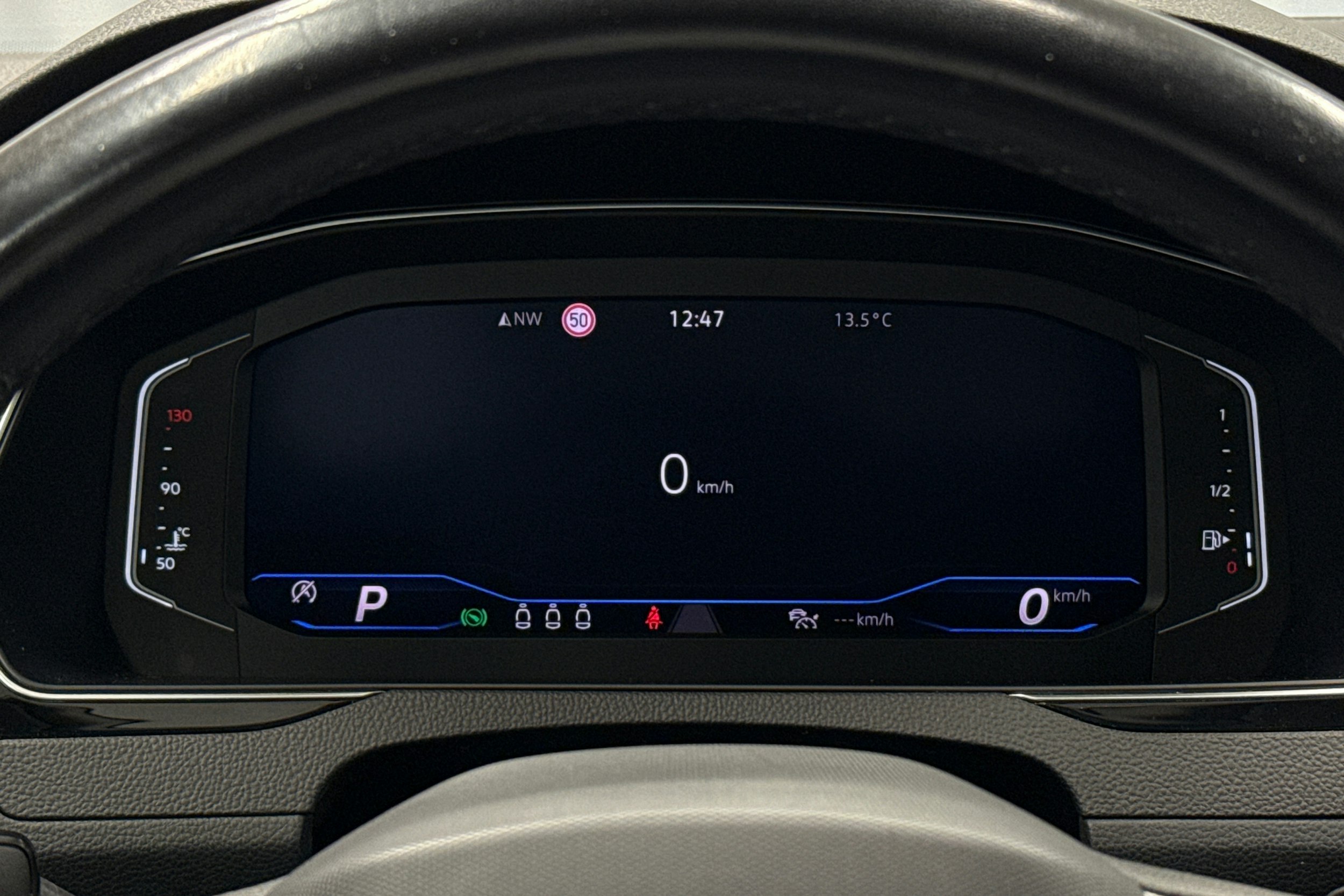 harmaa Volkswagen Passat 2021 kuva 17.