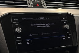 harmaa Volkswagen Passat 2021 kuva 19.