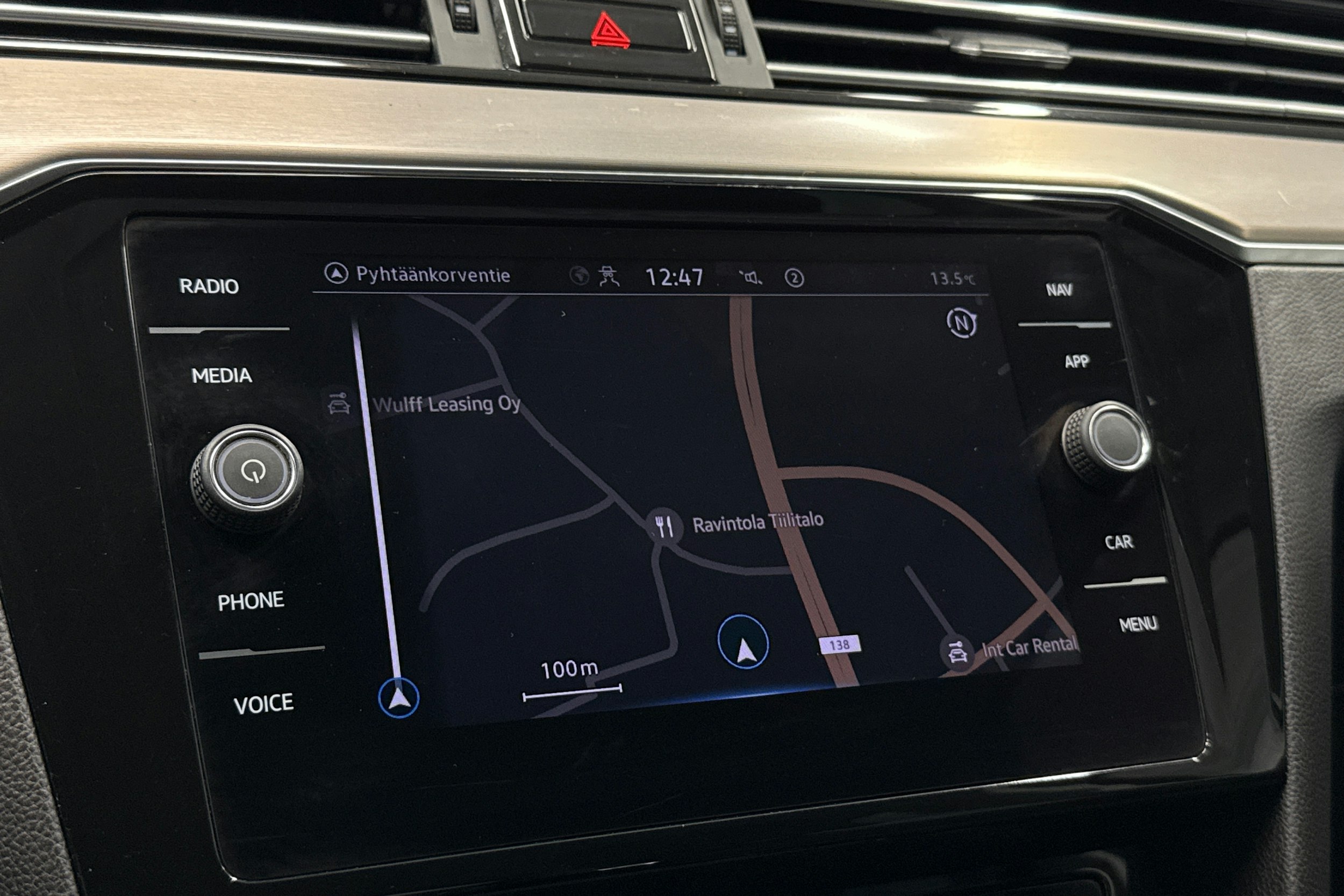 harmaa Volkswagen Passat 2021 kuva 20.