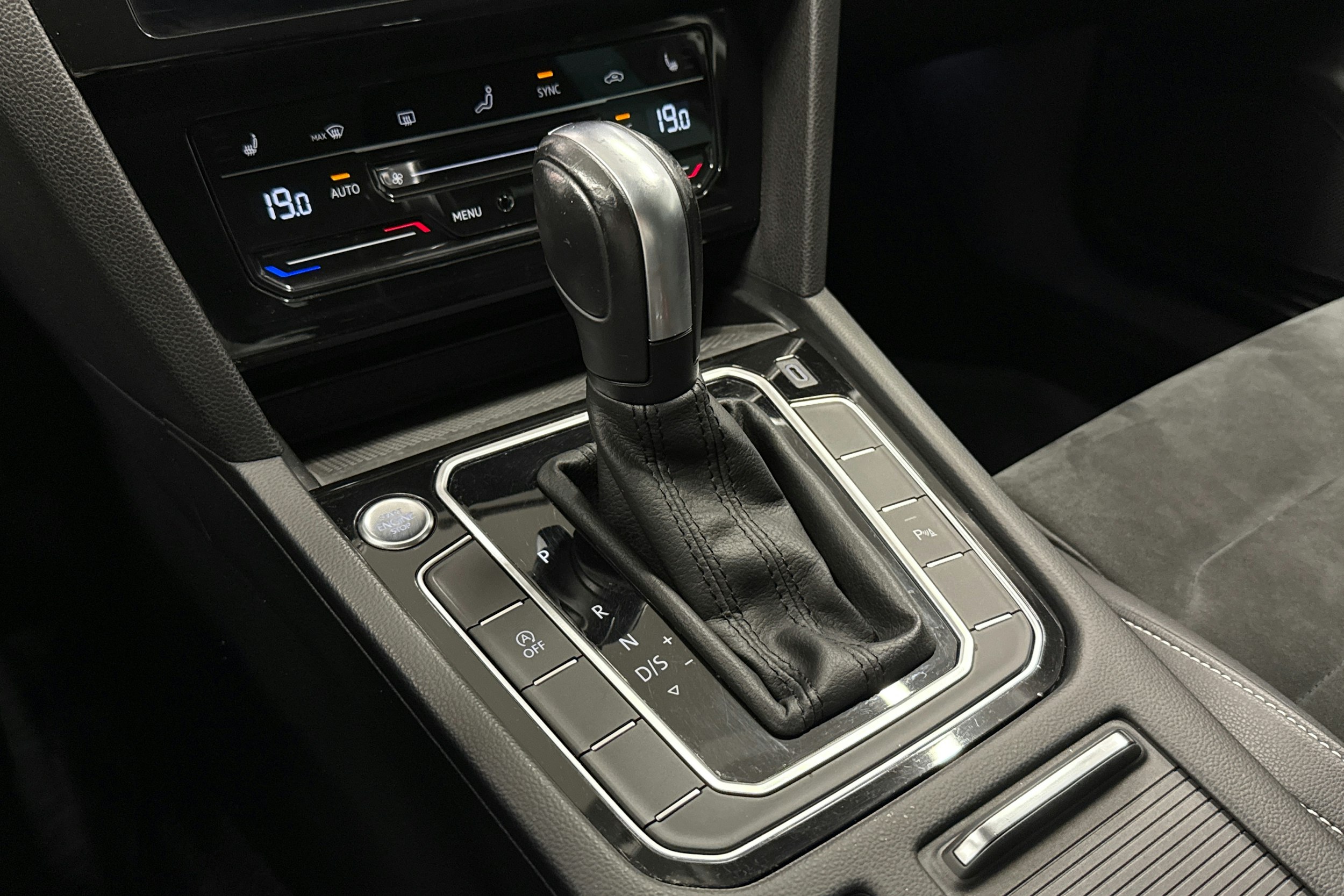 harmaa Volkswagen Passat 2021 kuva 23.