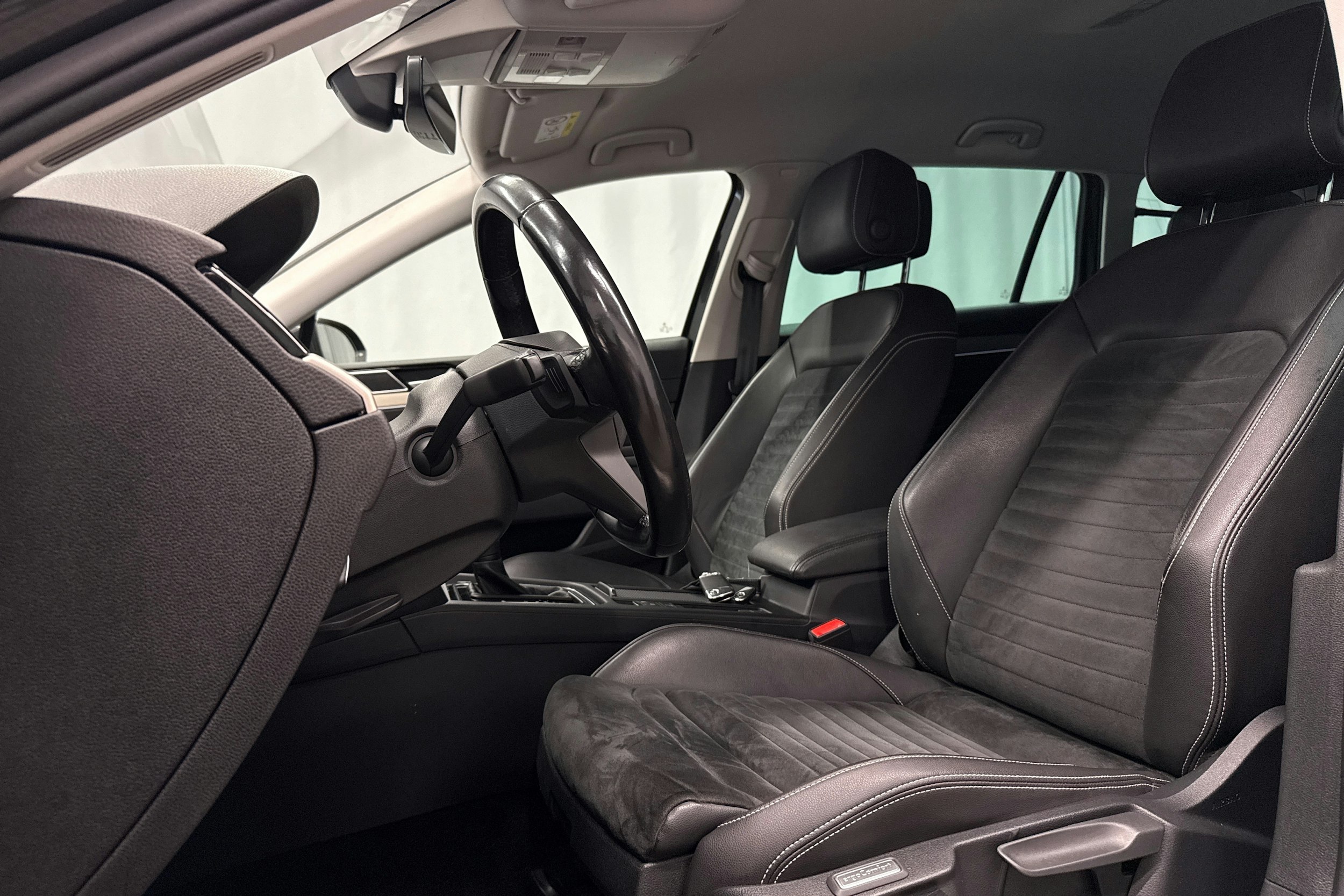 harmaa Volkswagen Passat 2021 kuva 24.