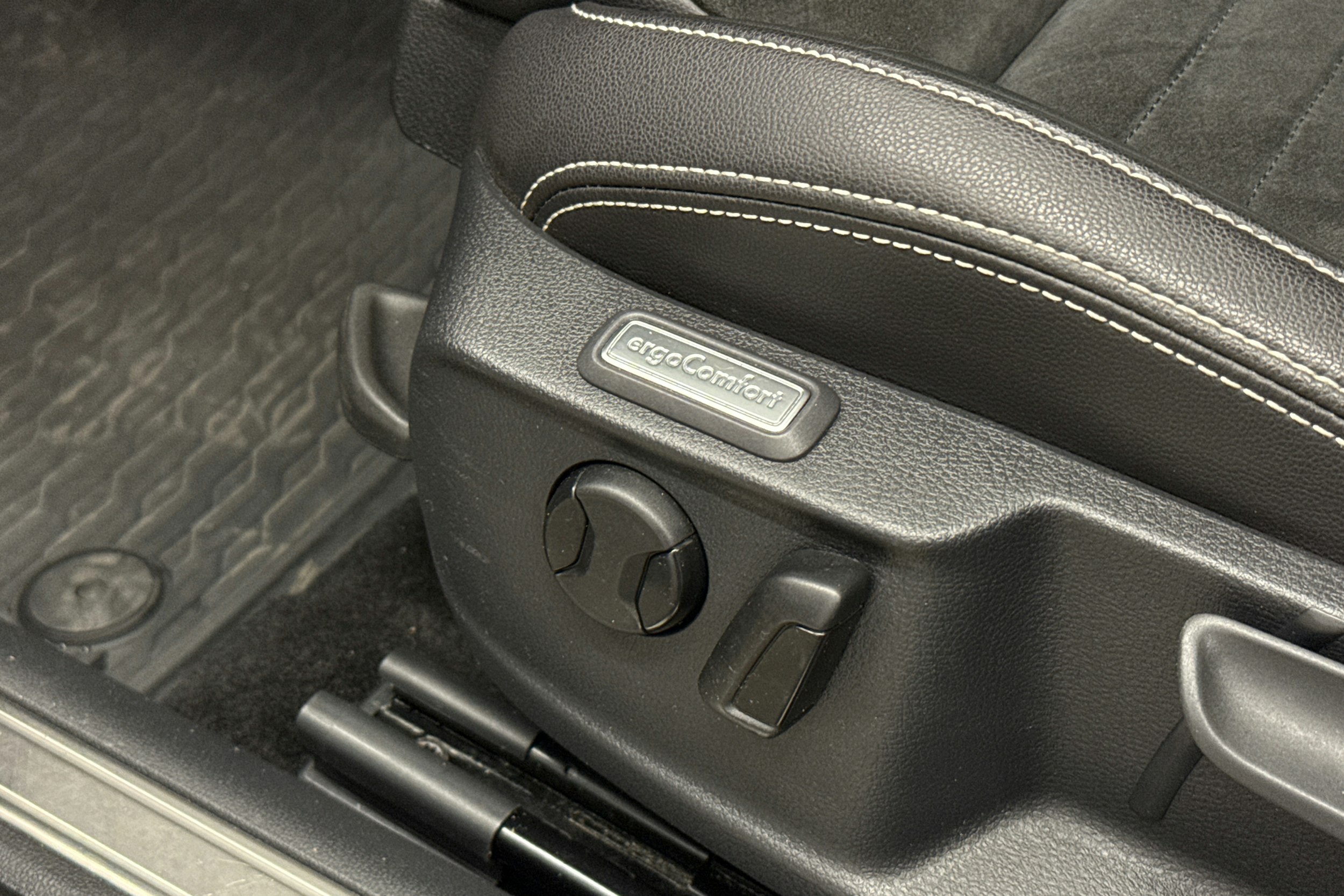 harmaa Volkswagen Passat 2021 kuva 25.