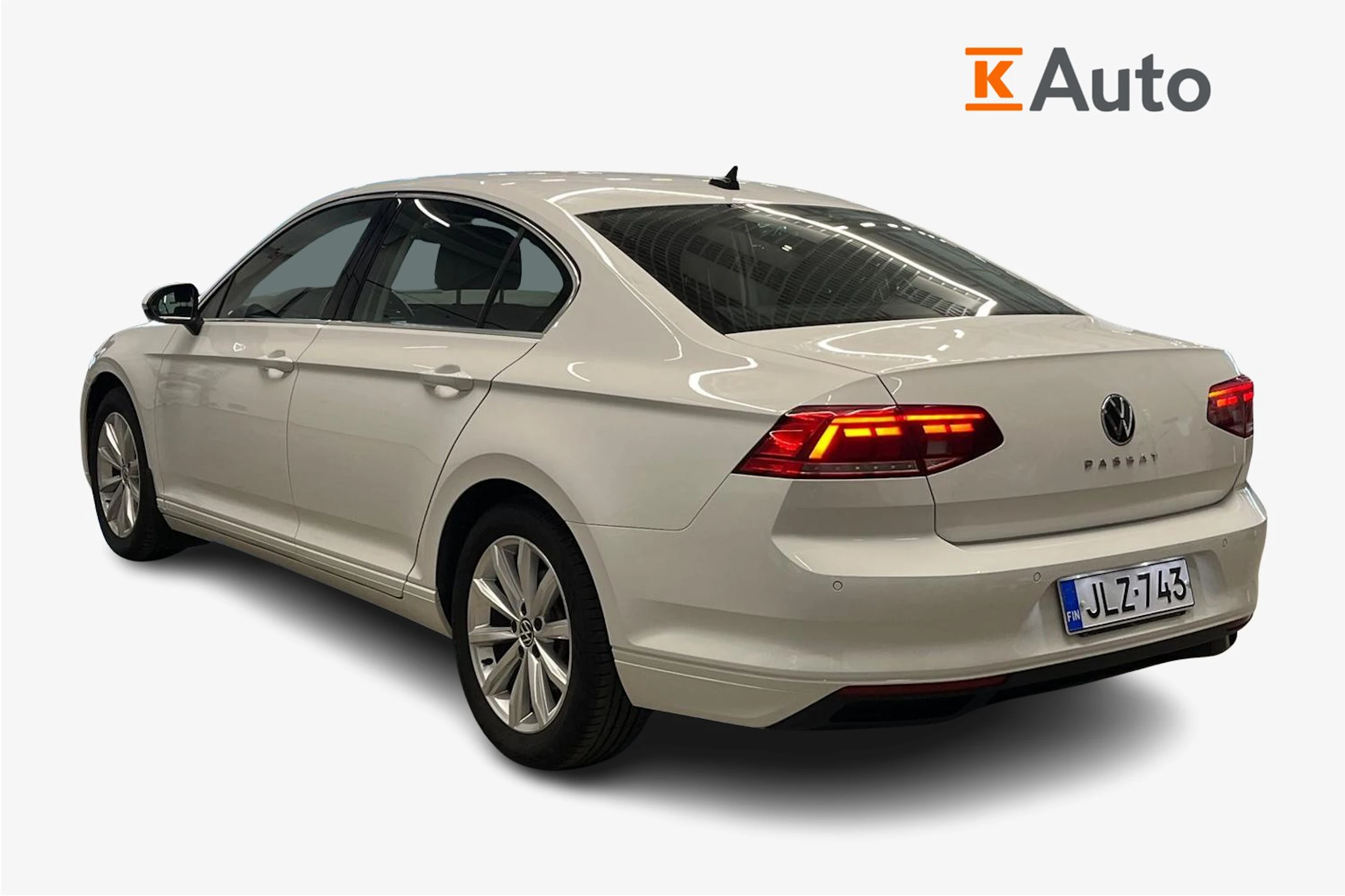 valkoinen Volkswagen Passat 2021 kuva 3.