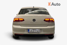 valkoinen Volkswagen Passat 2021 kuva 4.