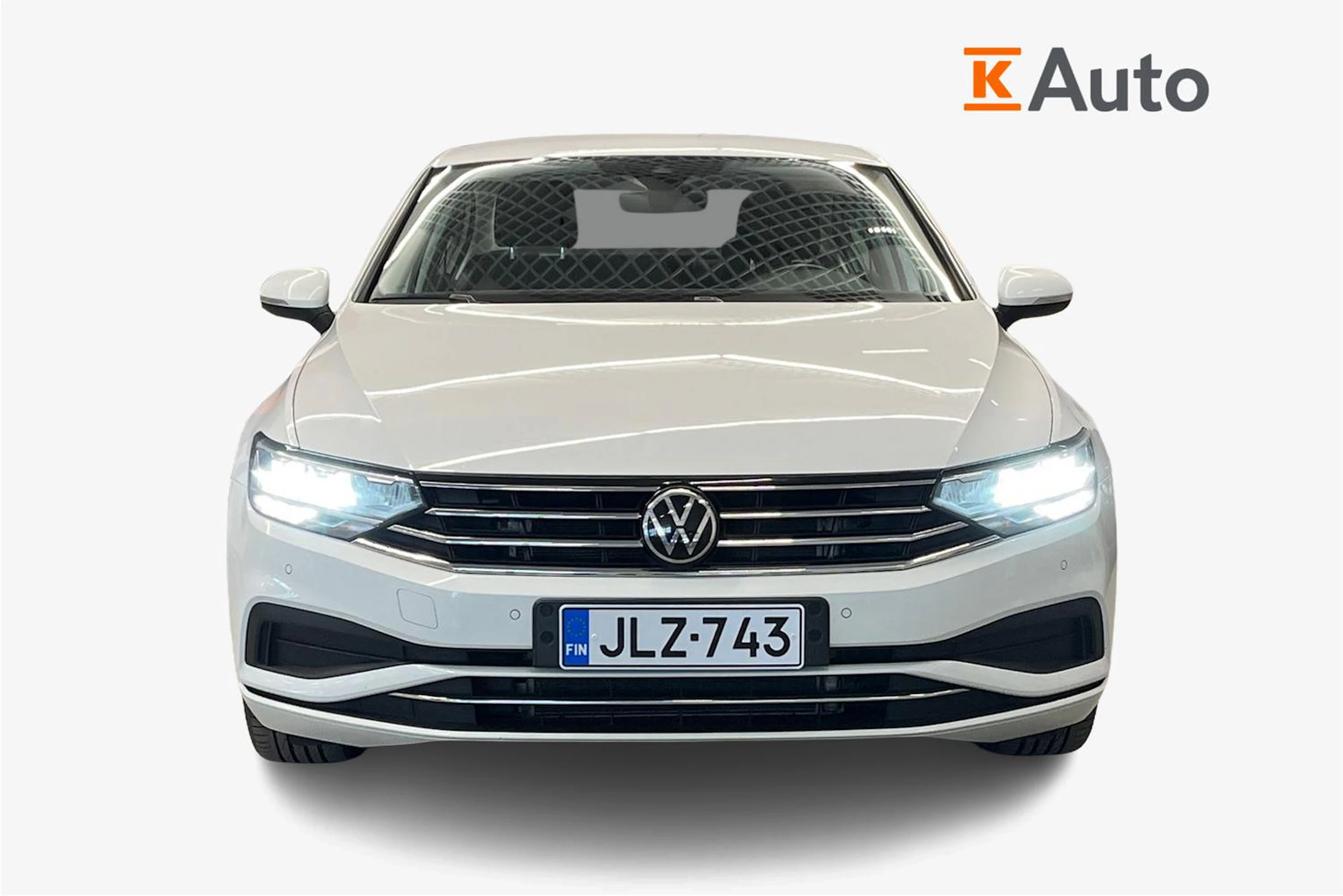 valkoinen Volkswagen Passat 2021 kuva 5.