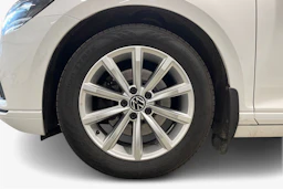 valkoinen Volkswagen Passat 2021 kuva 12.