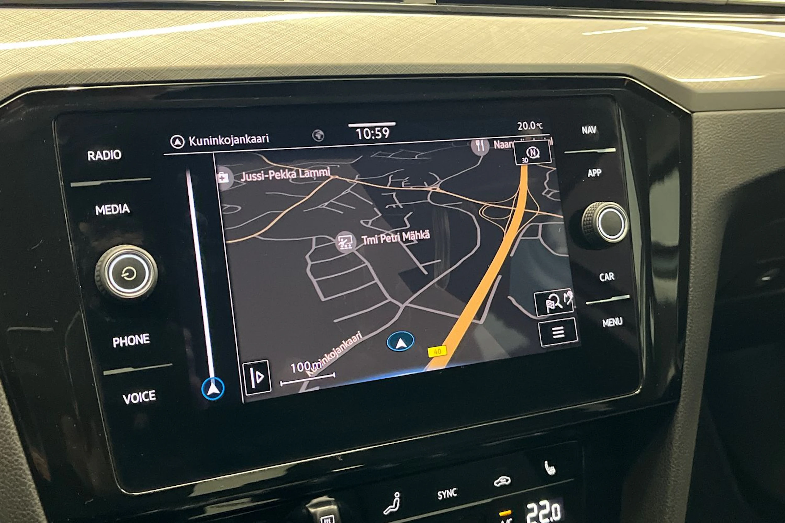 valkoinen Volkswagen Passat 2021 kuva 23.