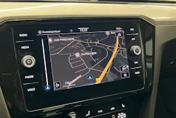 valkoinen Volkswagen Passat 2021 kuva 23.