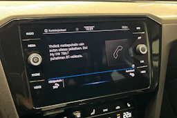 valkoinen Volkswagen Passat 2021 kuva 24.