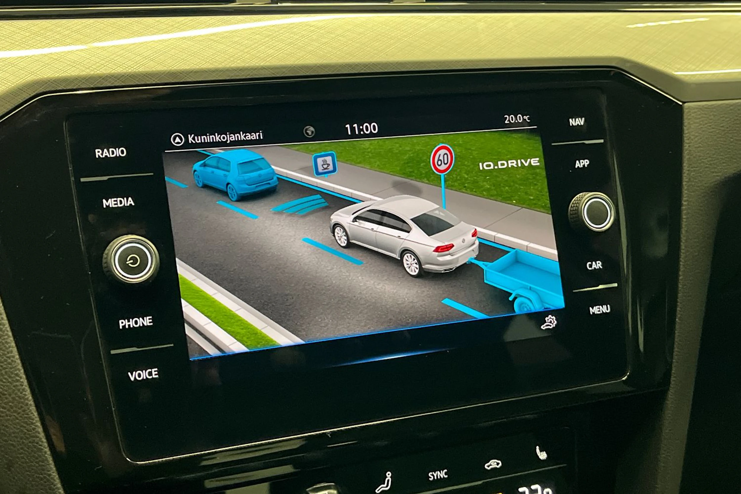 valkoinen Volkswagen Passat 2021 kuva 28.