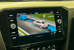 valkoinen Volkswagen Passat 2021 kuva 28.