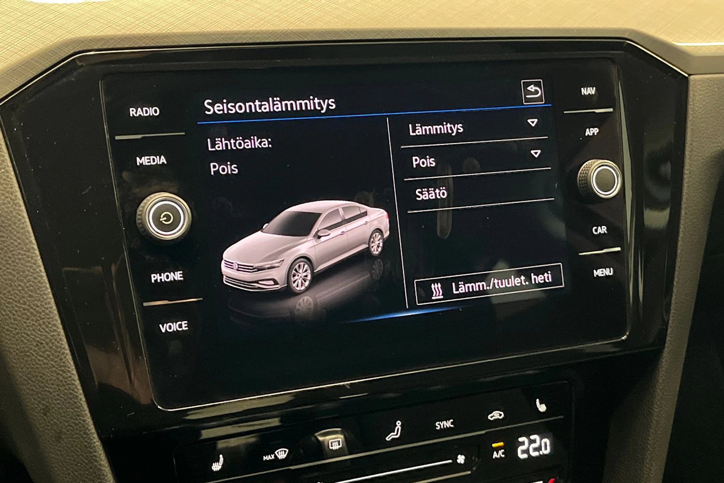 valkoinen Volkswagen Passat 2021 kuva 31.