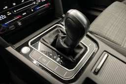 valkoinen Volkswagen Passat 2021 kuva 33.