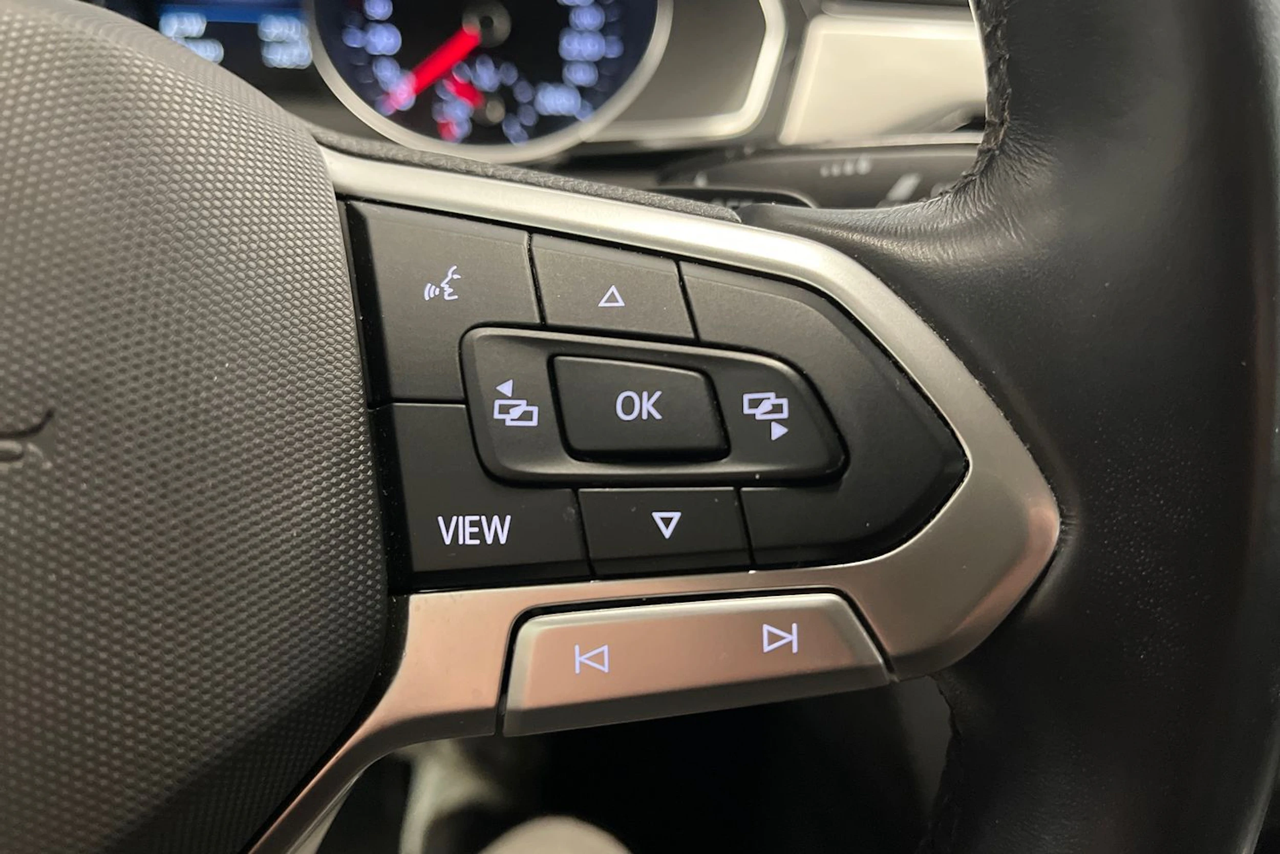 valkoinen Volkswagen Passat 2021 kuva 36.