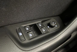 valkoinen Volkswagen Passat 2021 kuva 38.