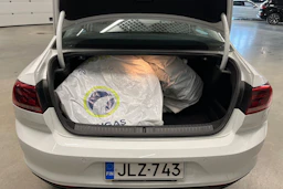 valkoinen Volkswagen Passat 2021 kuva 40.