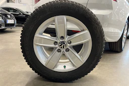 valkoinen Volkswagen Passat 2021 kuva 41.