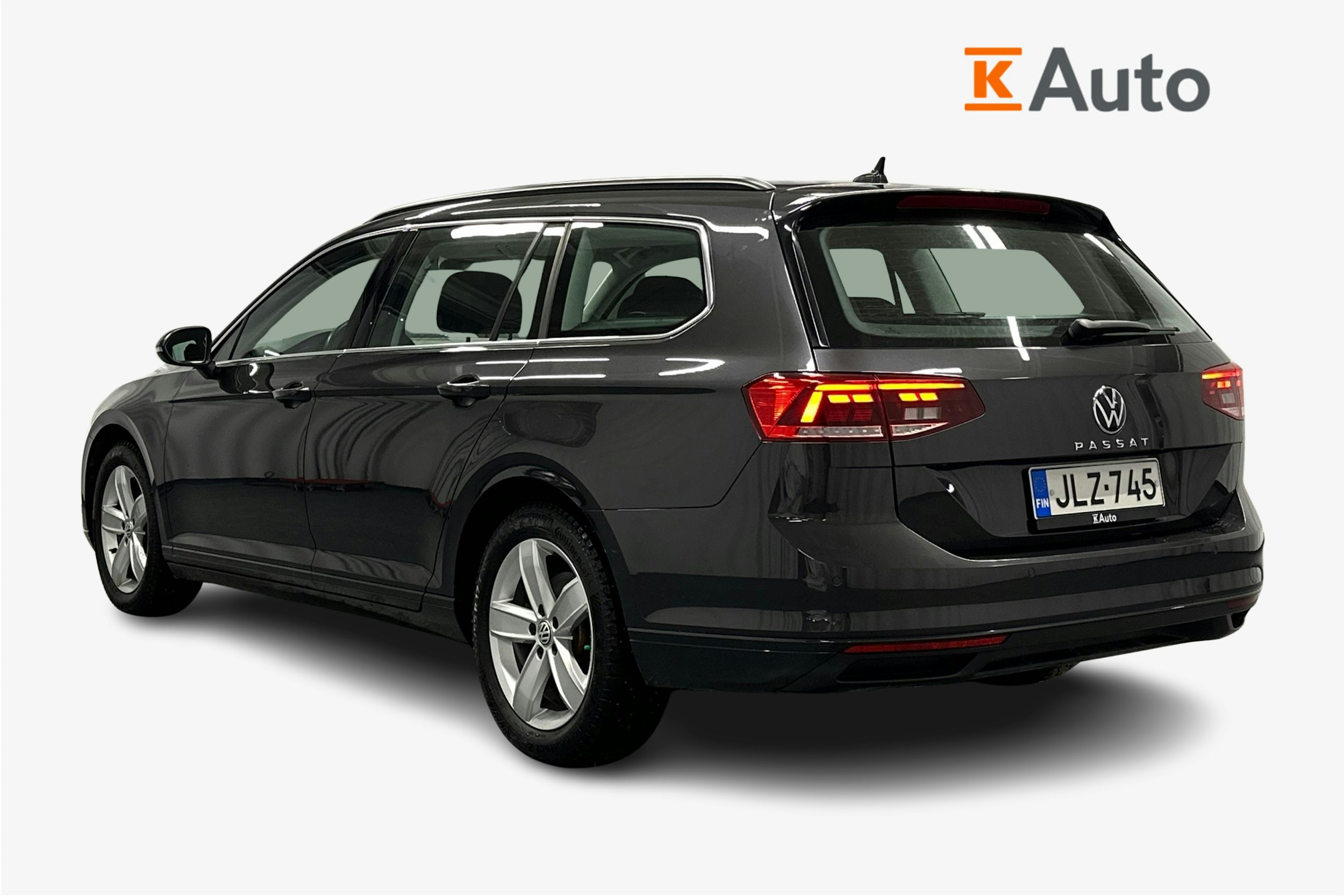 harmaa Volkswagen Passat 2021 kuva 2.