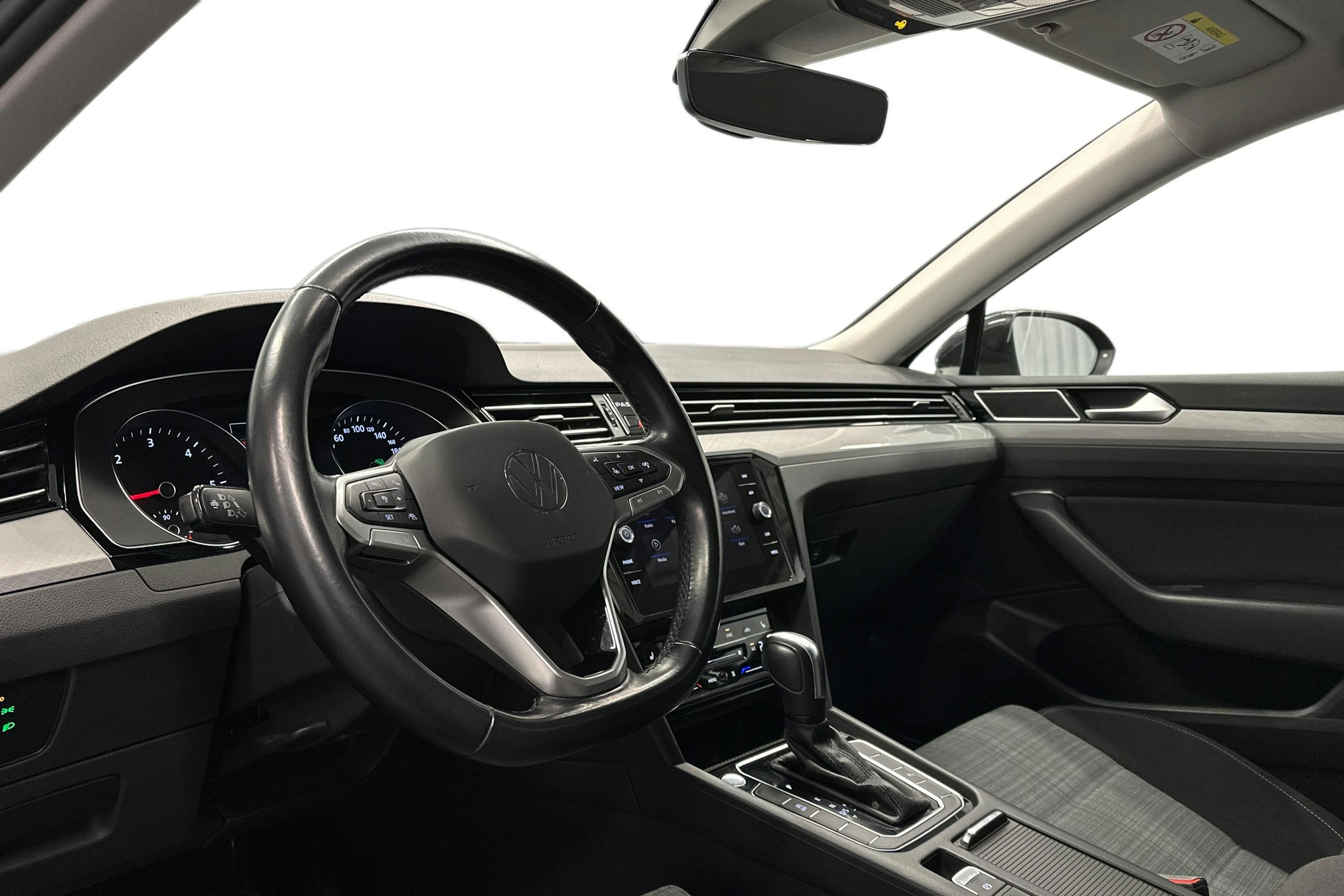 harmaa Volkswagen Passat 2021 kuva 7.