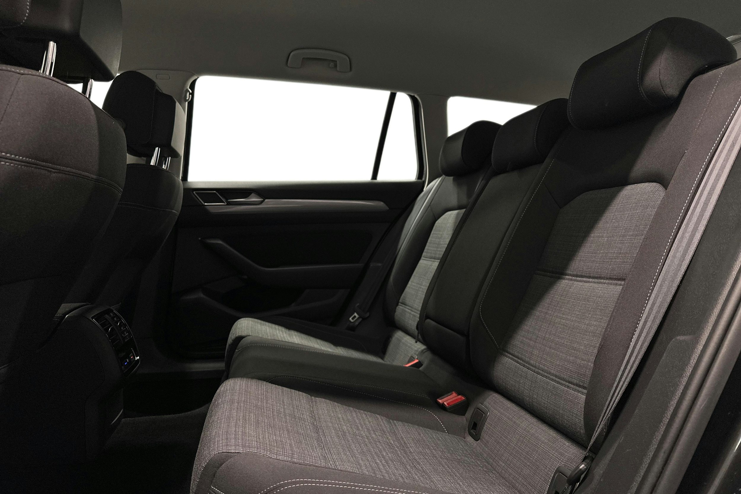 harmaa Volkswagen Passat 2021 kuva 10.