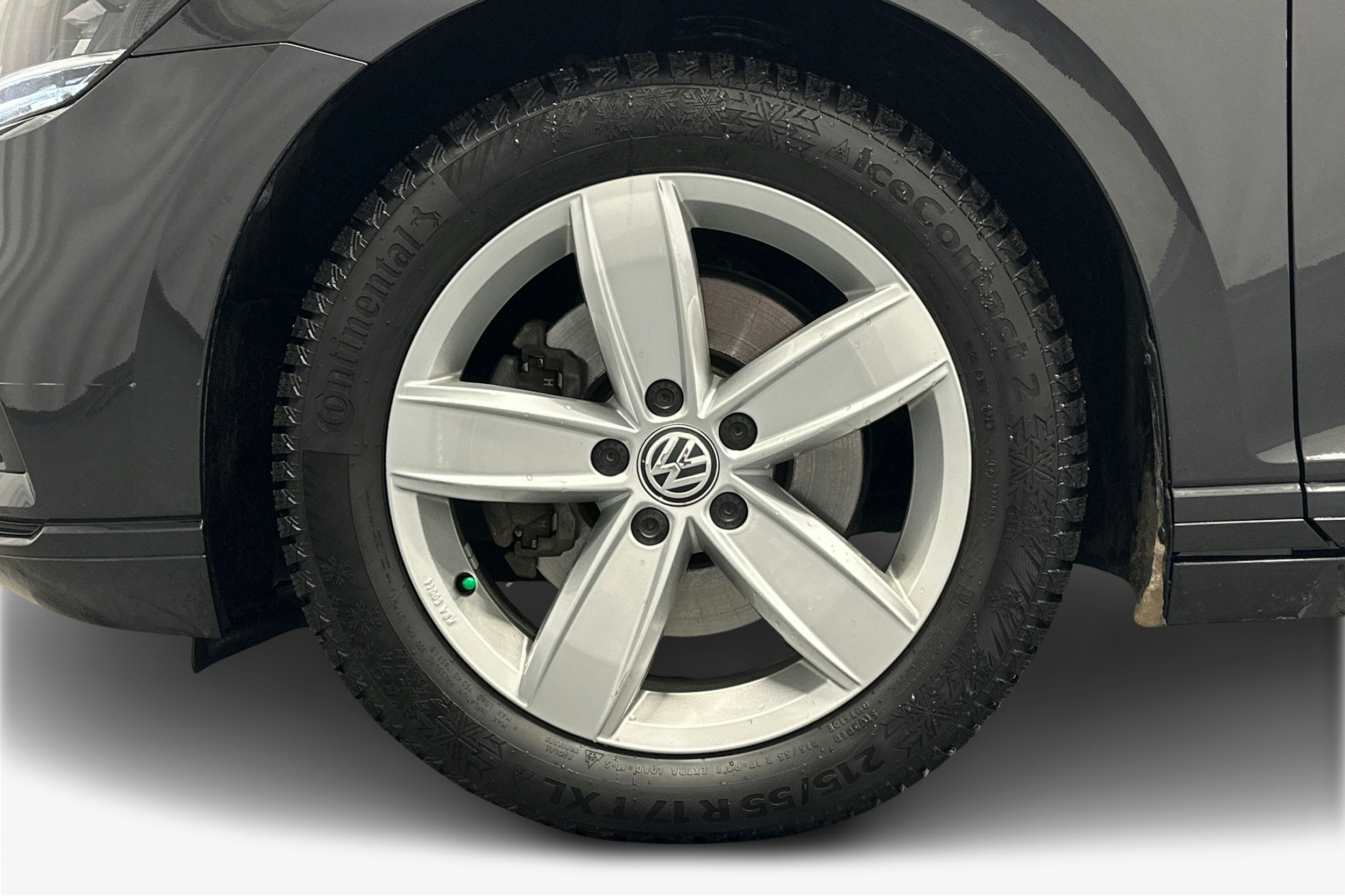 harmaa Volkswagen Passat 2021 kuva 11.