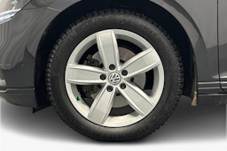 harmaa Volkswagen Passat 2021 kuva 11.