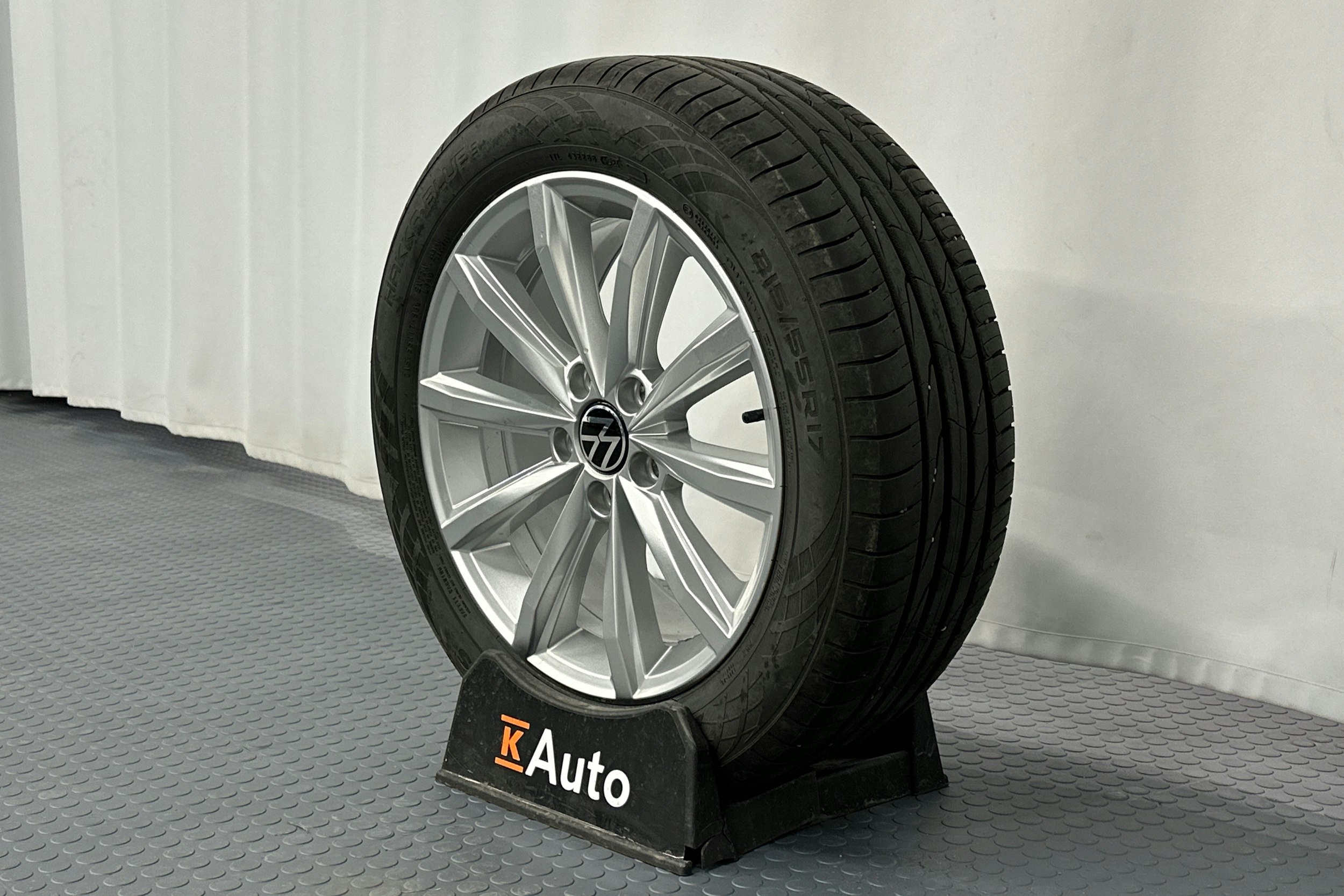 harmaa Volkswagen Passat 2021 kuva 13.