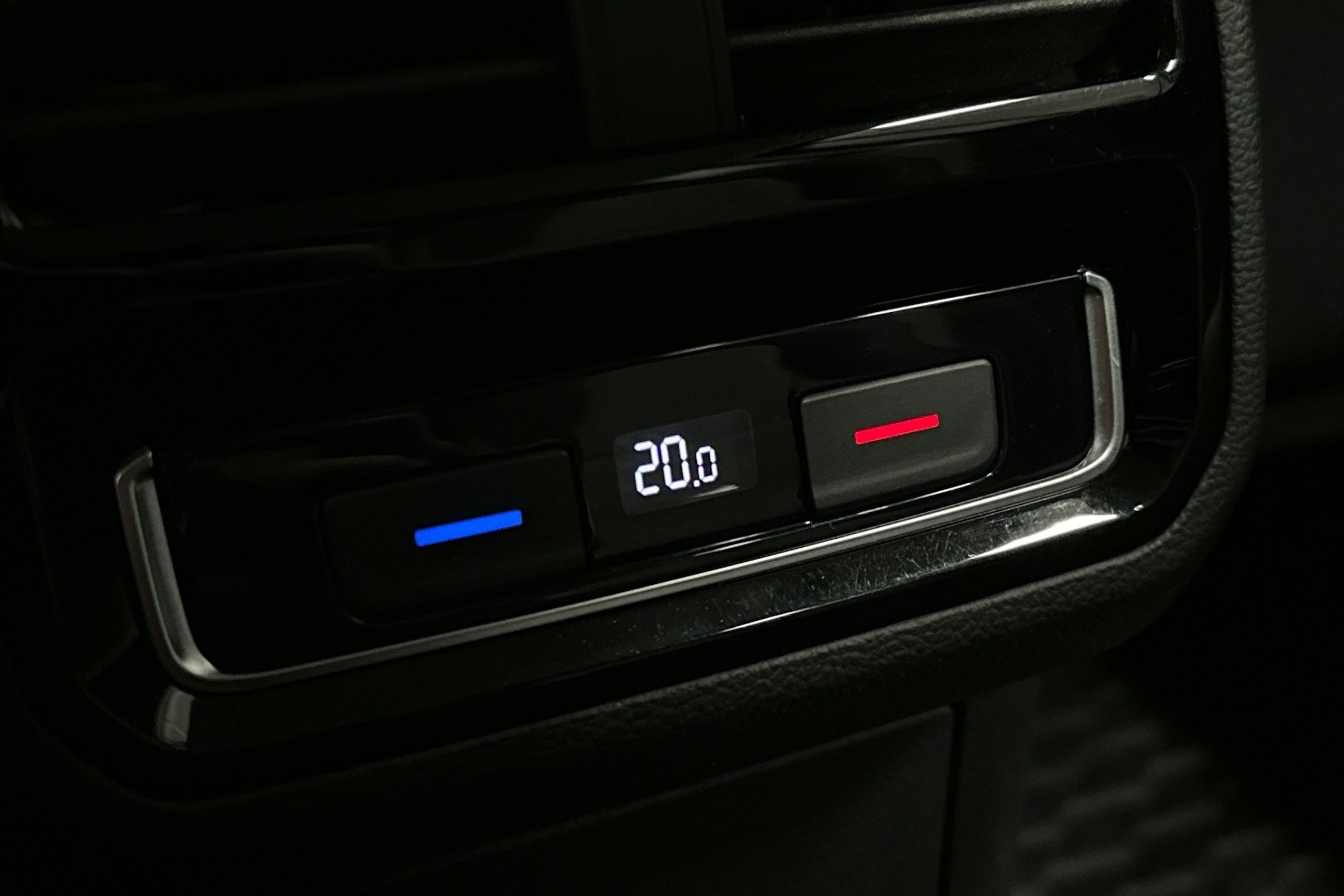 harmaa Volkswagen Passat 2021 kuva 17.