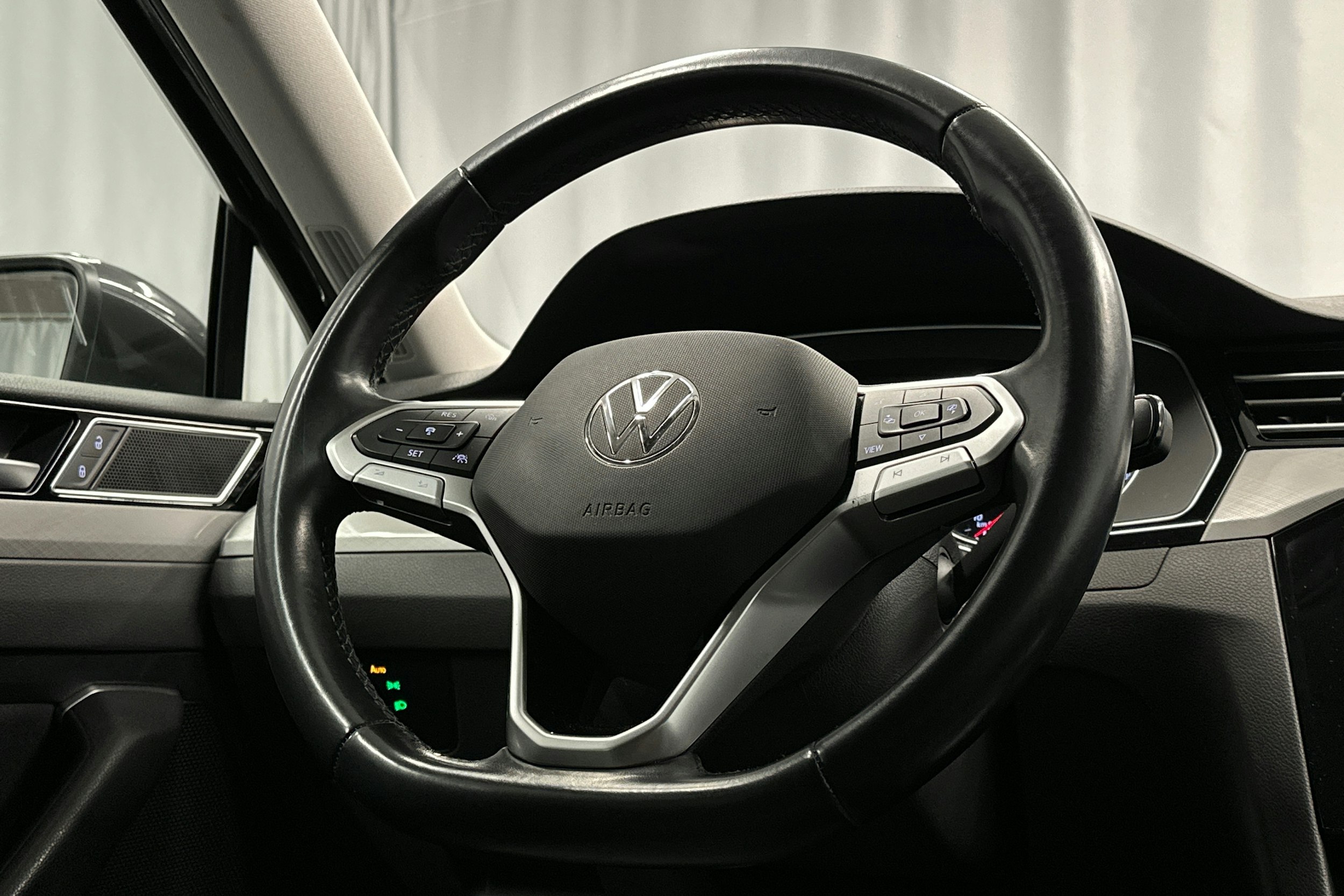 harmaa Volkswagen Passat 2021 kuva 19.