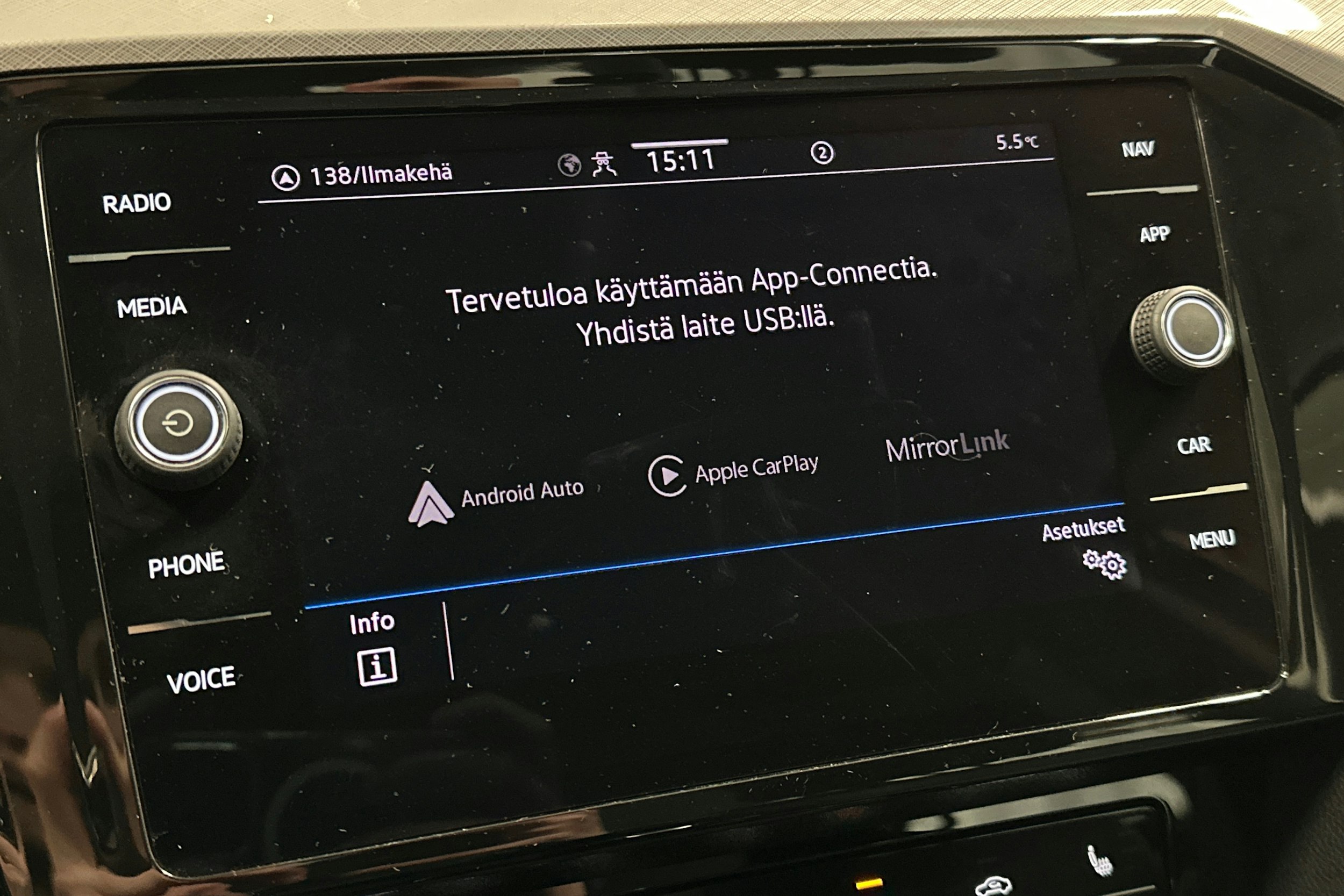 harmaa Volkswagen Passat 2021 kuva 25.