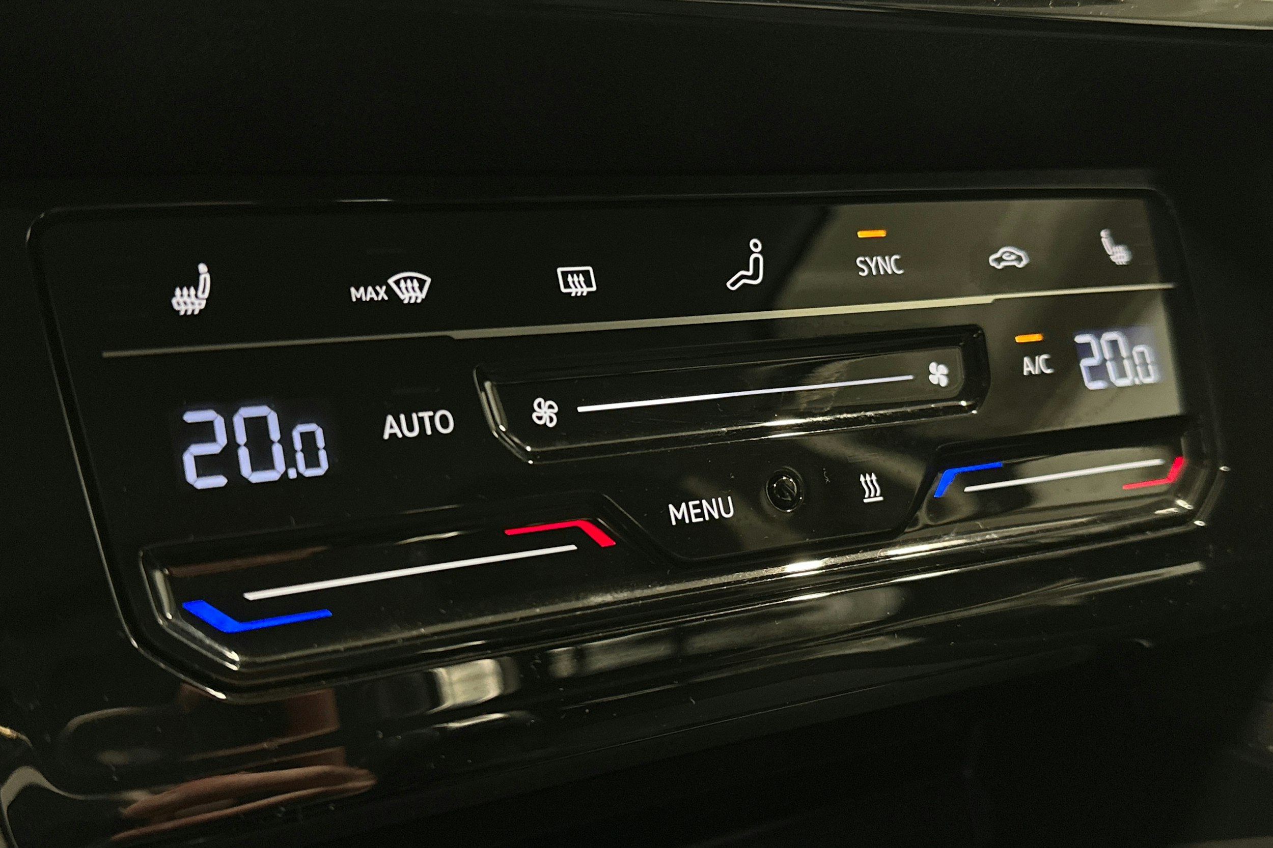 harmaa Volkswagen Passat 2021 kuva 28.