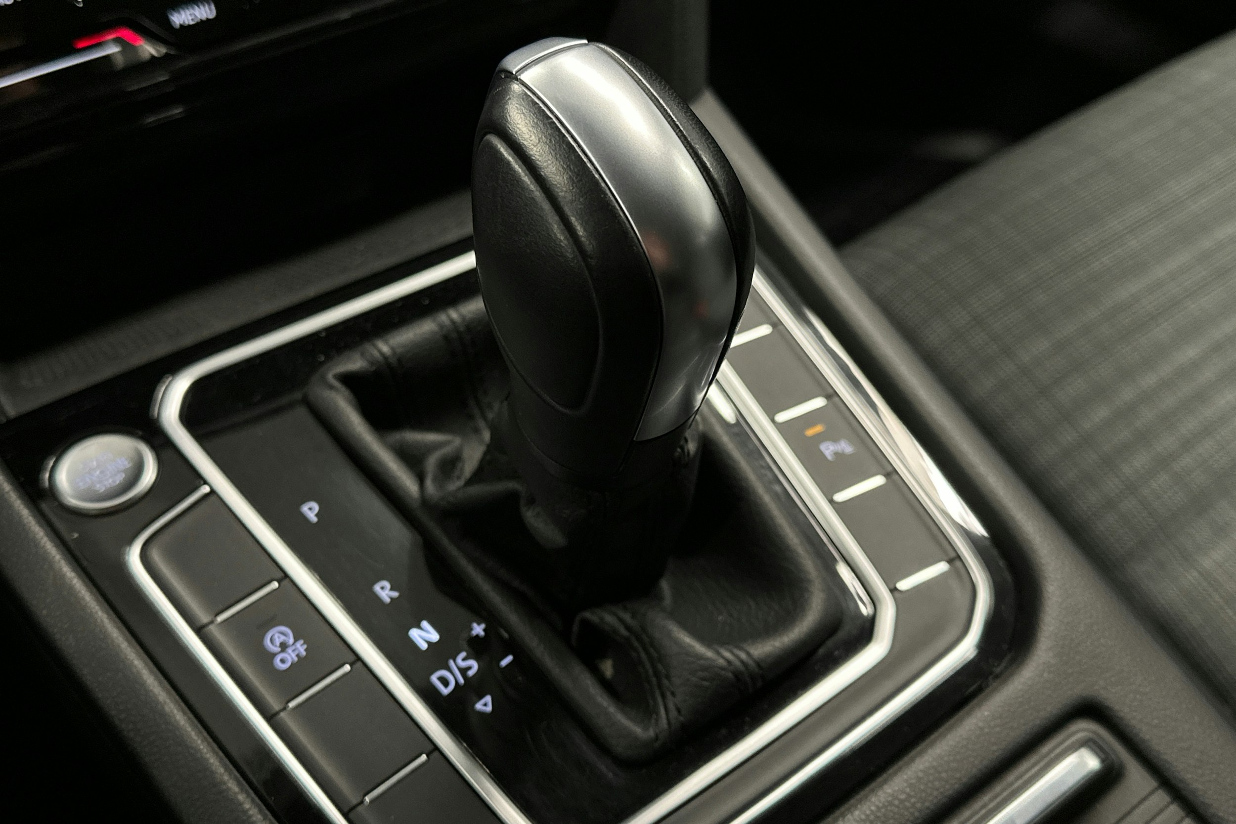 harmaa Volkswagen Passat 2021 kuva 29.