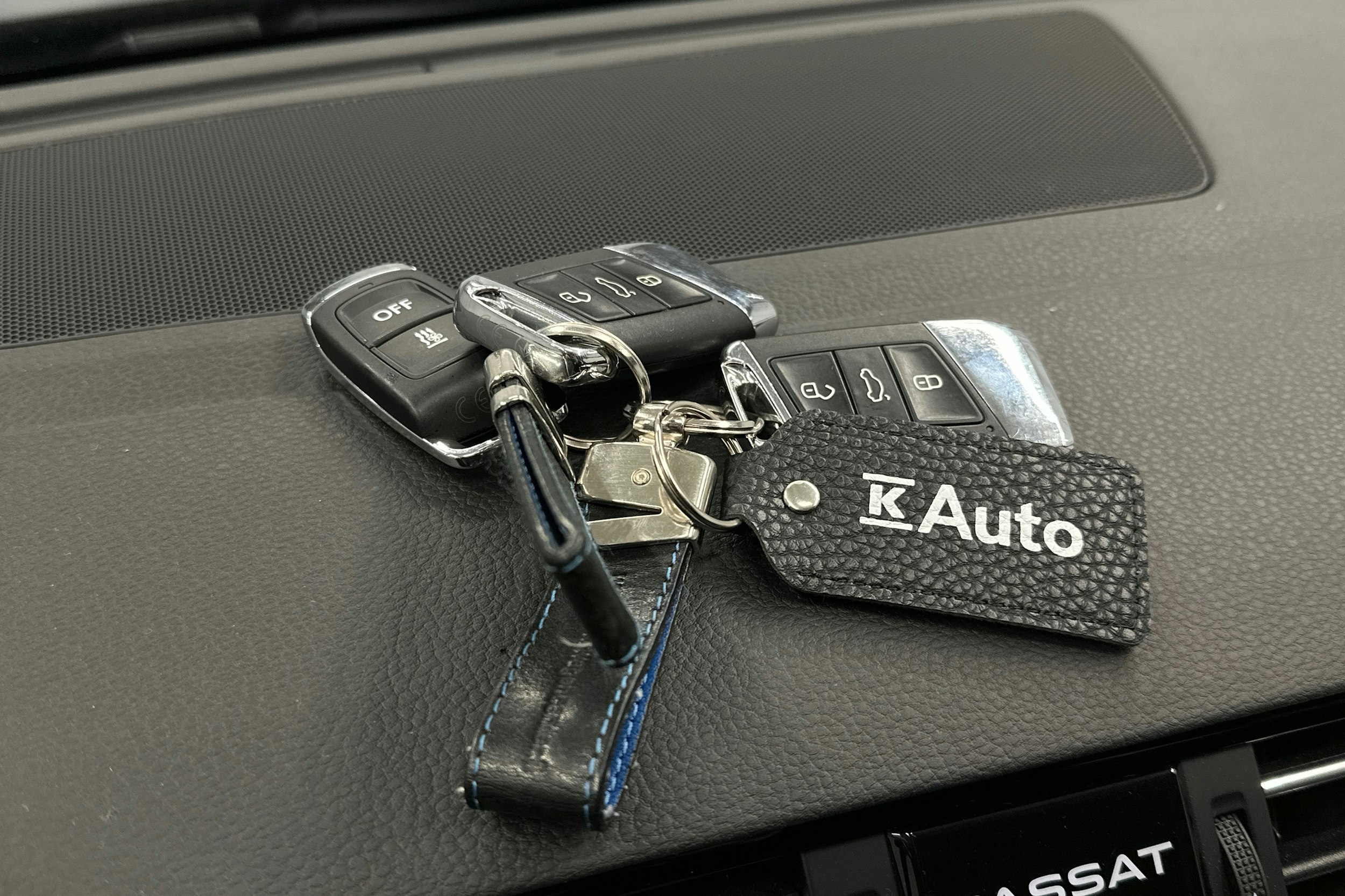 harmaa Volkswagen Passat 2021 kuva 30.