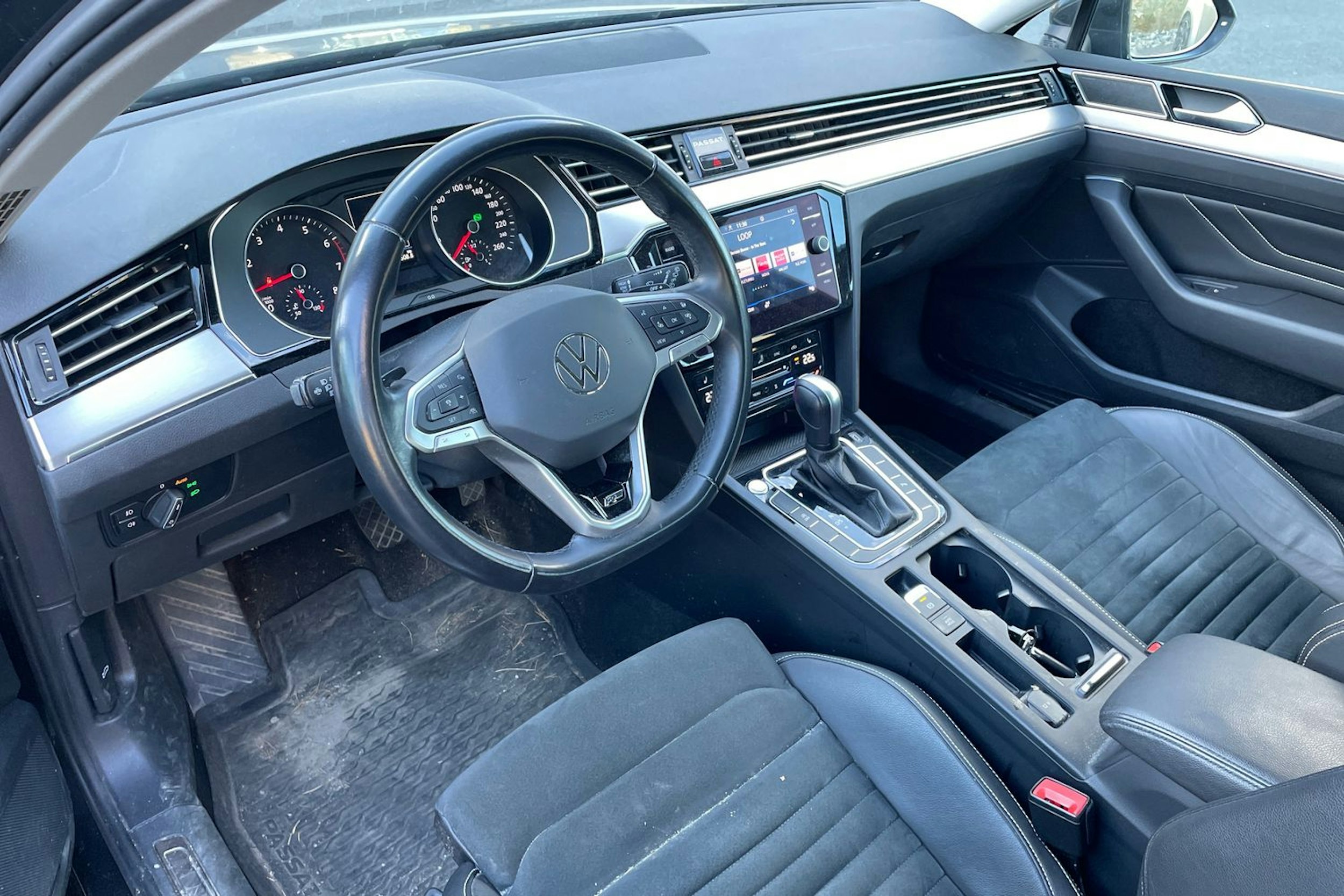 harmaa Volkswagen Passat 2021 kuva 3.
