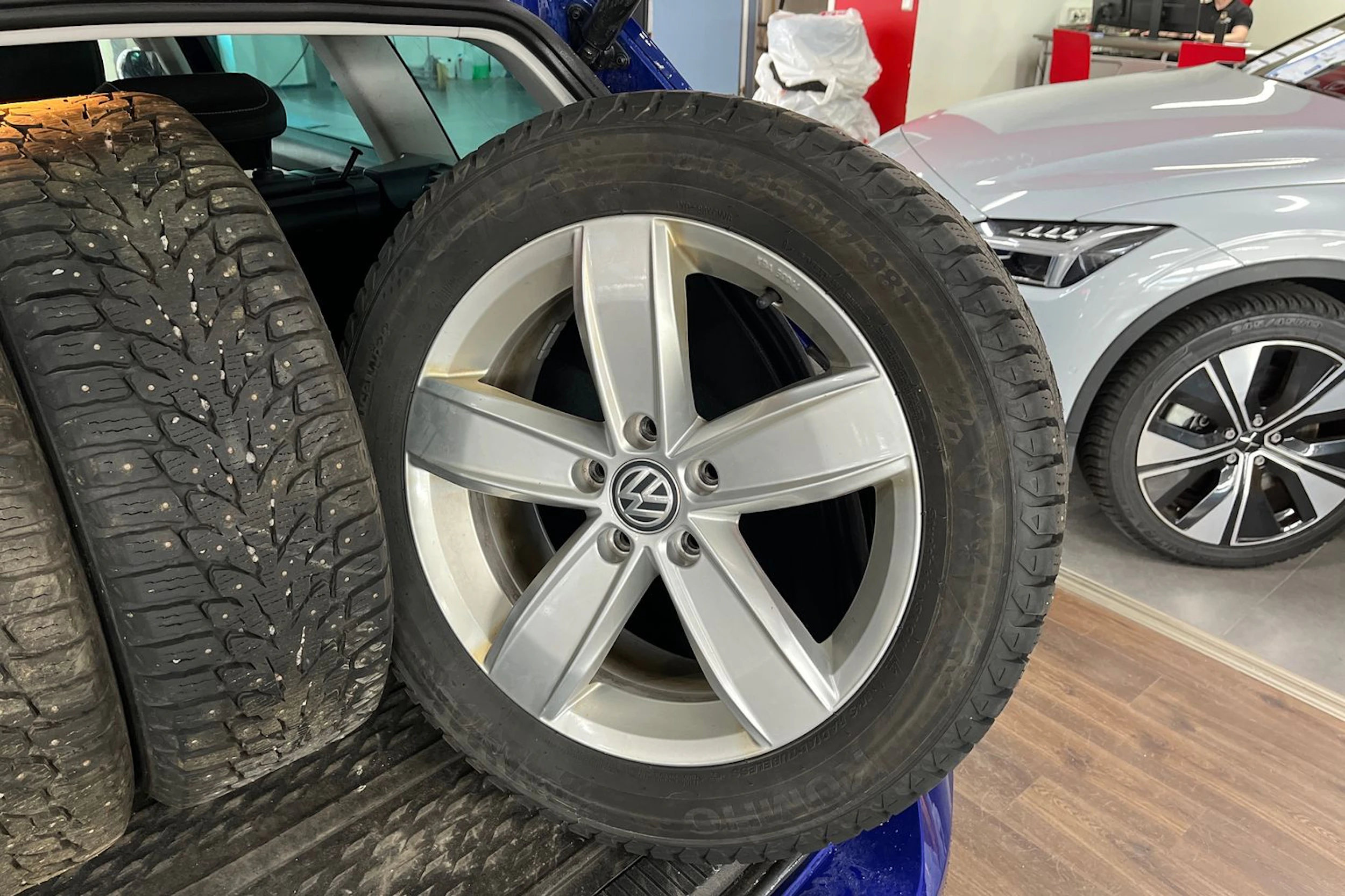 Sininen Volkswagen PASSAT 2021 kuva 10.